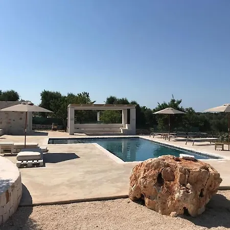 Lamia Tramonto: Relax Con Piscina Pochi Km Dal Mare 卡洛维诺